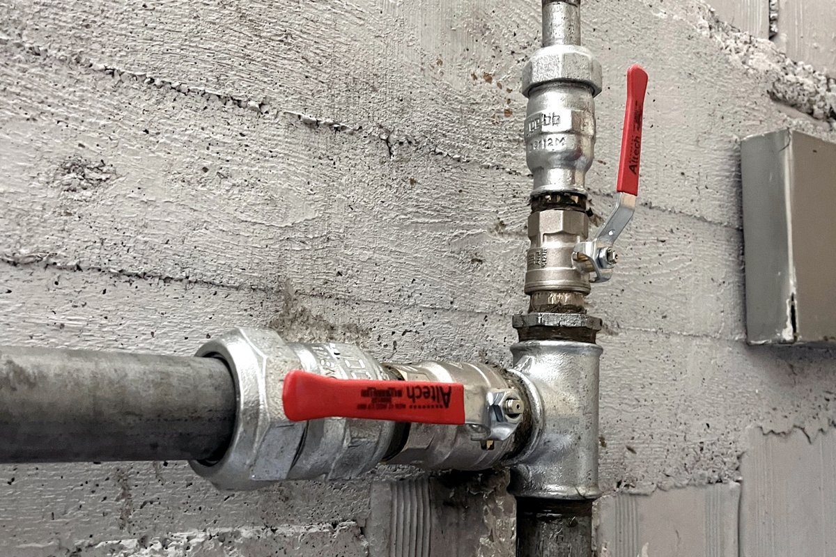Vannes d’arrêt et raccords sur réseau d’eau en acier galvanisé